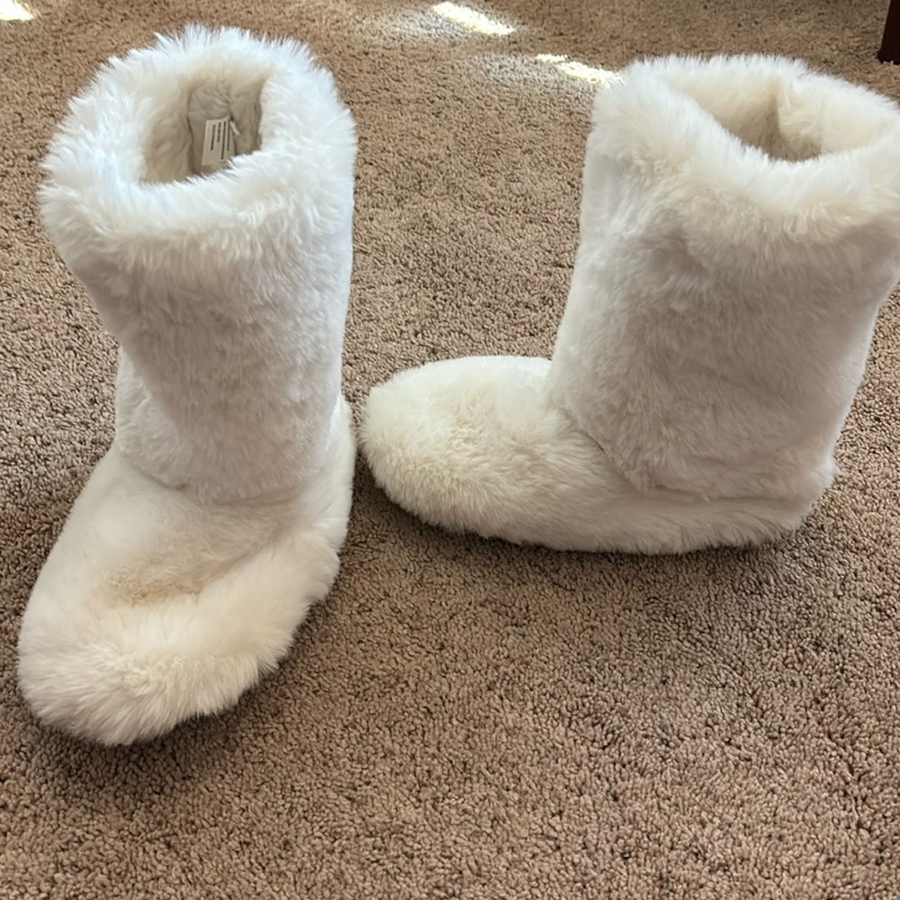 These are faux fur slippers very fluffy